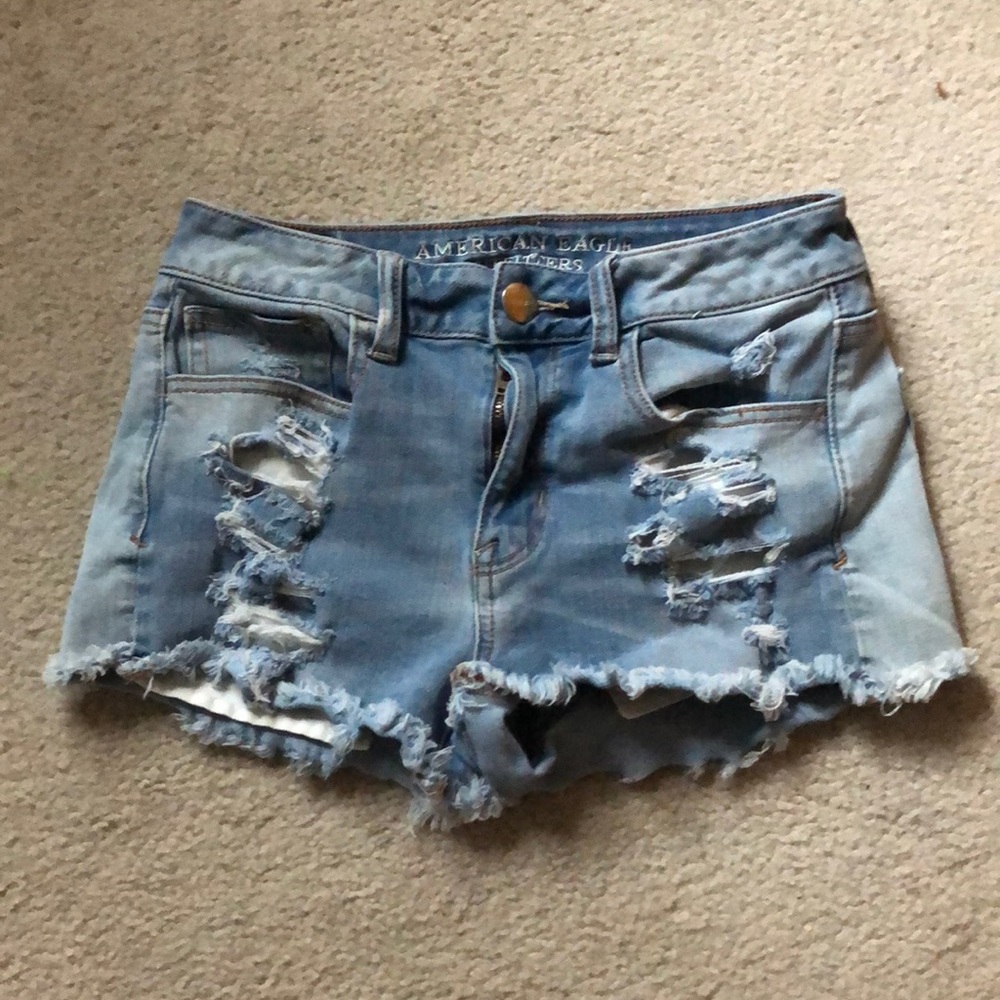 Short jean shorts with stretch.